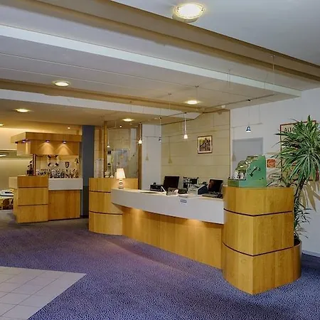 Dupleix - Hyper Centre - Parking Et Garage Gratuit 2* Quimper